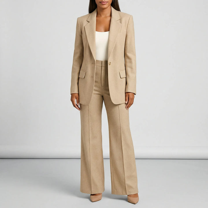Comfortabel Lauren dames broekpak, tweedelig met getailleerde blazer en wijde pijpen. Ideaal voor elke gelegenheid.