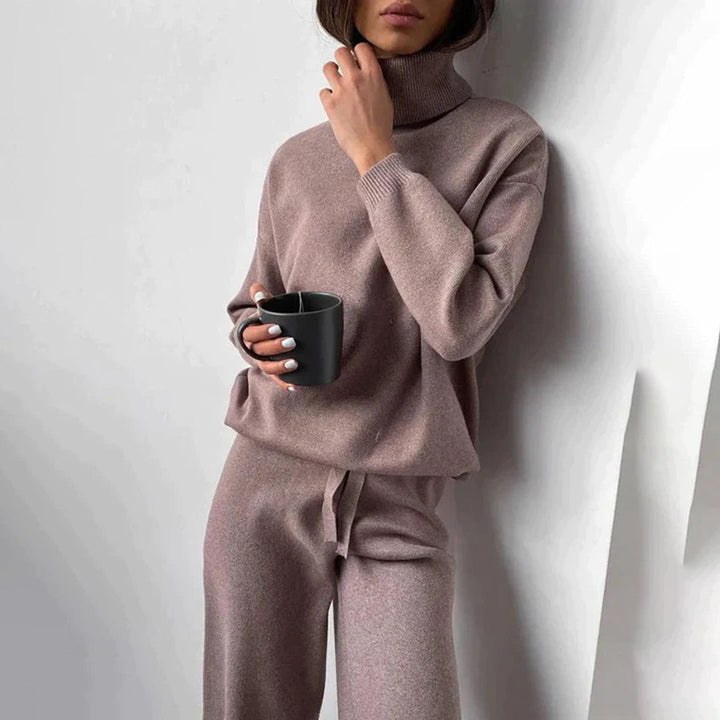 Stijlvolle Alana homewear set voor dames; perfect als trendy tweedelige outfit voor vrije tijd.