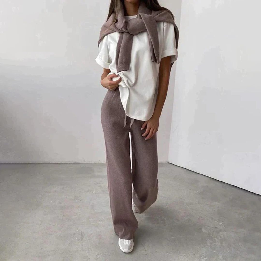 Trendy dames set Alana, ideaal als comfy loungewear of casual kleding voor een relaxte dag thuis.