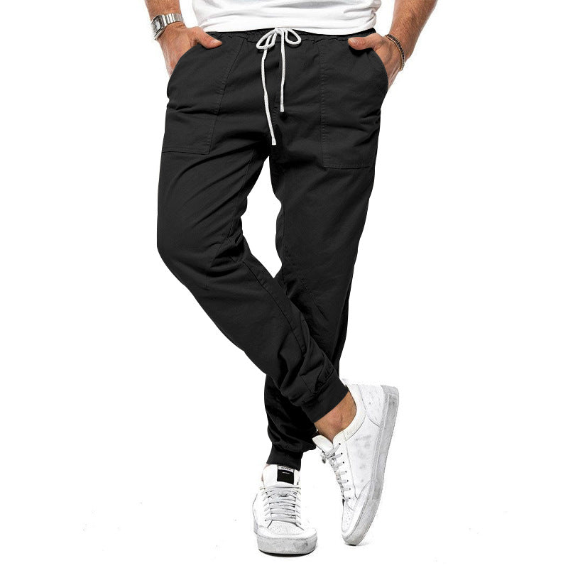 Witte heren joggingbroek met taps toelopende pijpen, sportieve look, perfect voor casual en actieve momenten.