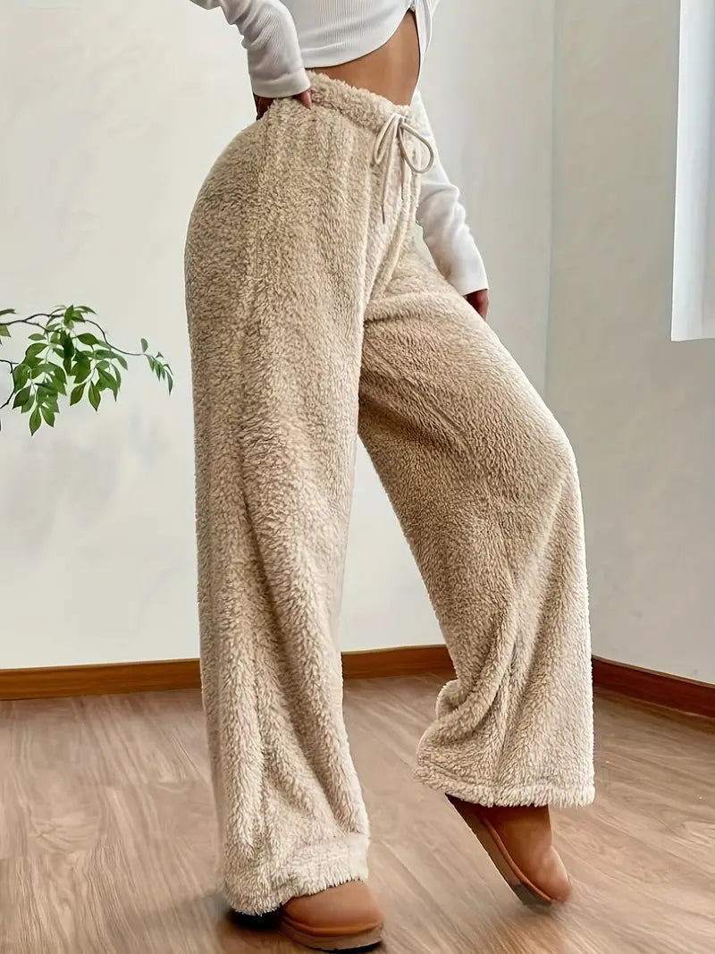 Dames Noémie loungebroek van zachte teddy sherpa, casual en comfortabel voor ontspanning.
