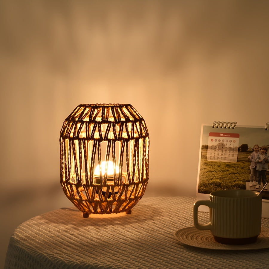 Decoratieve natuurlijke rotan tafellamp met een bohemian touch, eenvoudig aan te sluiten via USB.