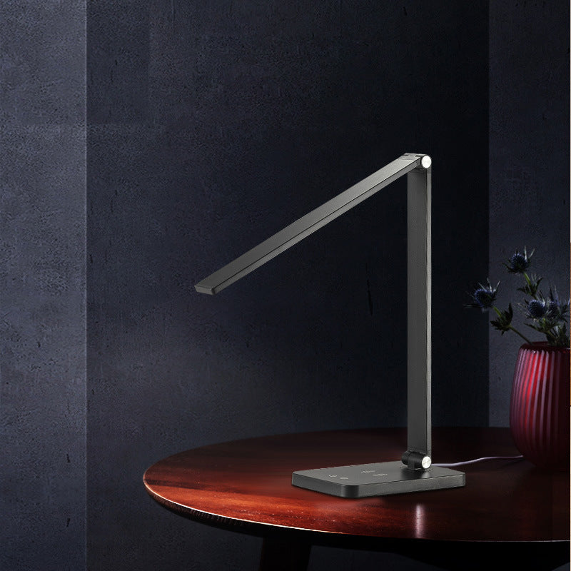 Minimalistische LumiGlow LED bureaulamp, dimbaar, energiezuinig, met ingebouwde draadloze oplader.