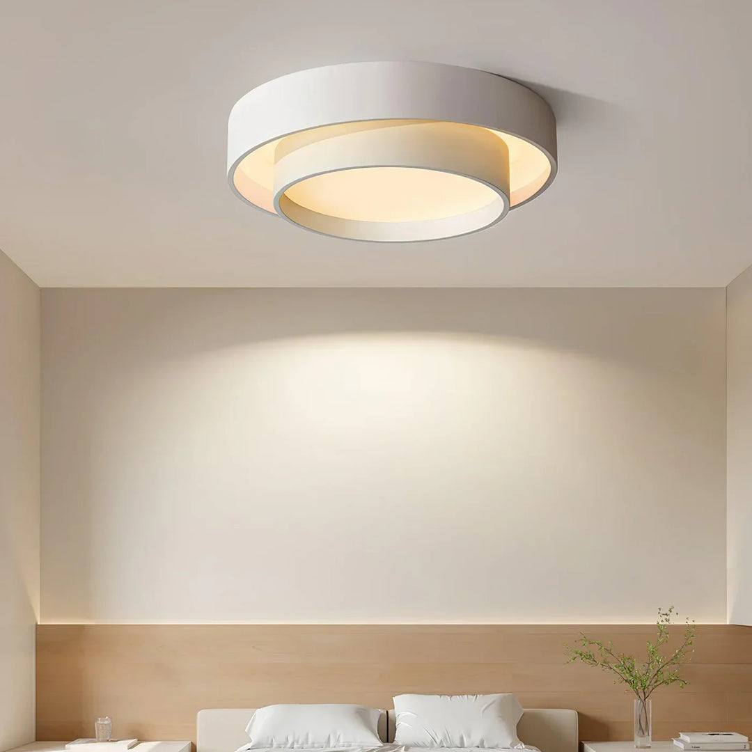 Moderne LED verlichting, energiezuinig en rond, voor een minimalistisch interieur.