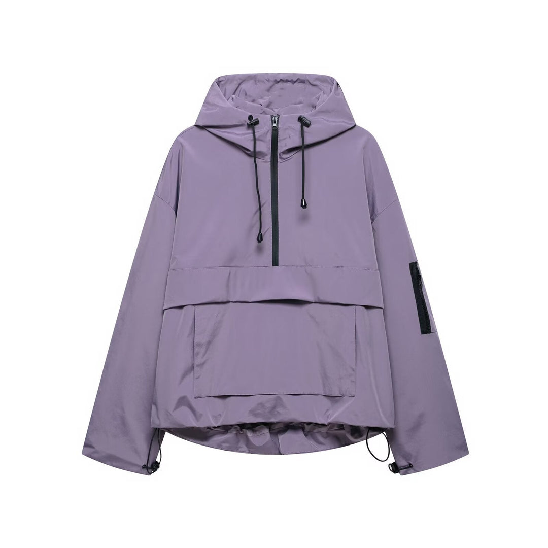 Veelzijdige dames capuchonjas in purpura, perfect voor sport, vrijetijd en buitenactiviteiten. Stijlvol ontwerp.