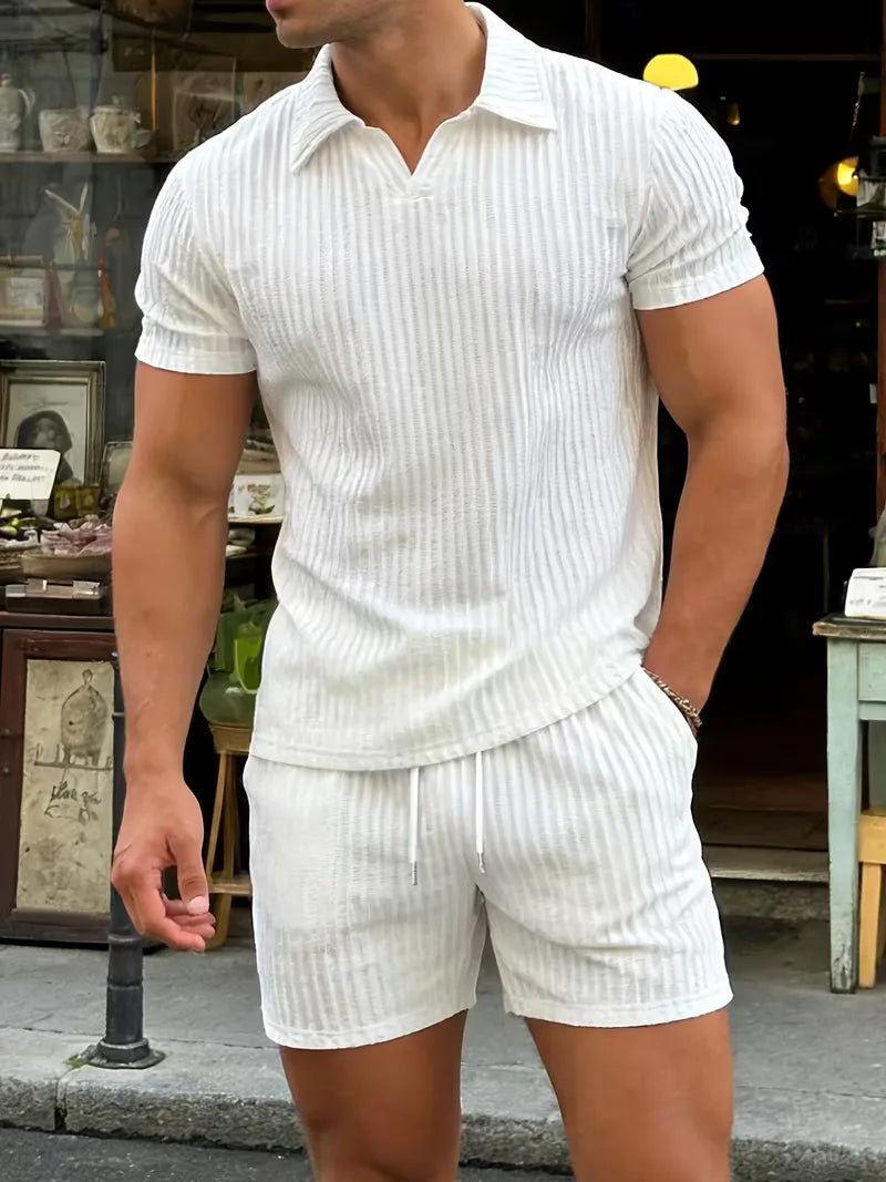 Lichtgewicht heren tweedelige lente/zomer set: modieuze polo en shorts voor optimaal comfort.