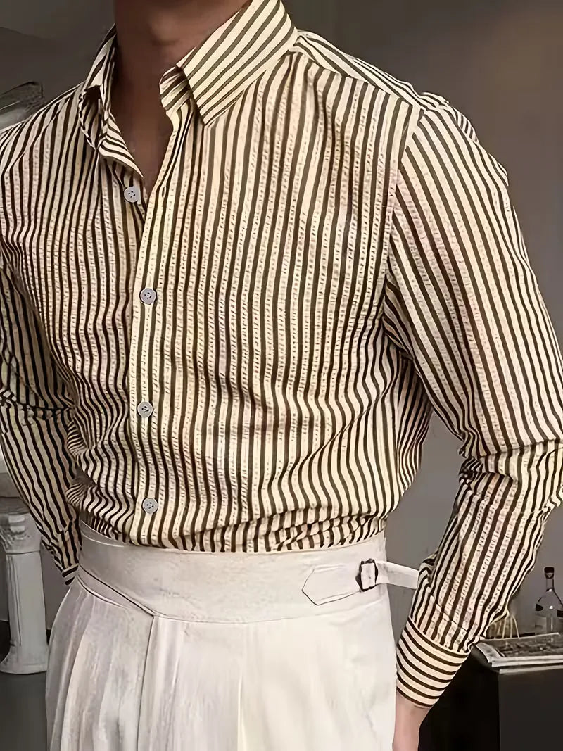 Gestreept heren overhemd, casual met lange mouwen. Moderne verticale strepen voor een stijlvolle smart-casual look.
