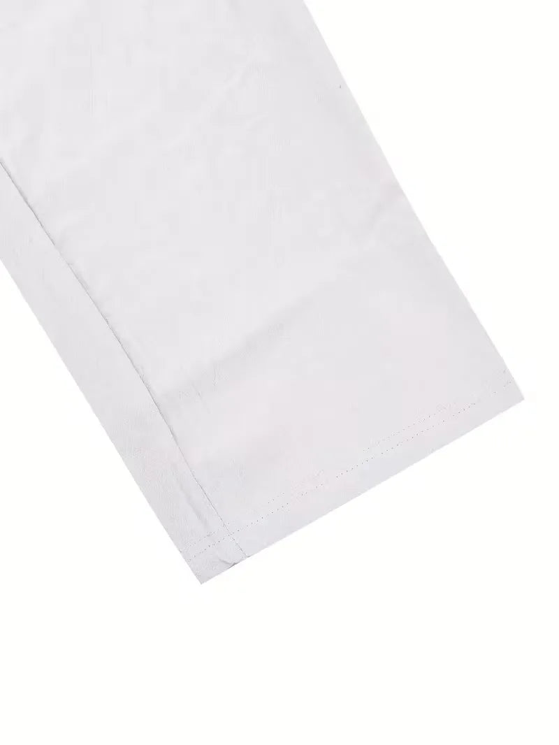 Heren vakantie zomerset: V-hals shirt met korte mouwen en rechte pijpen broek, complete outfit.