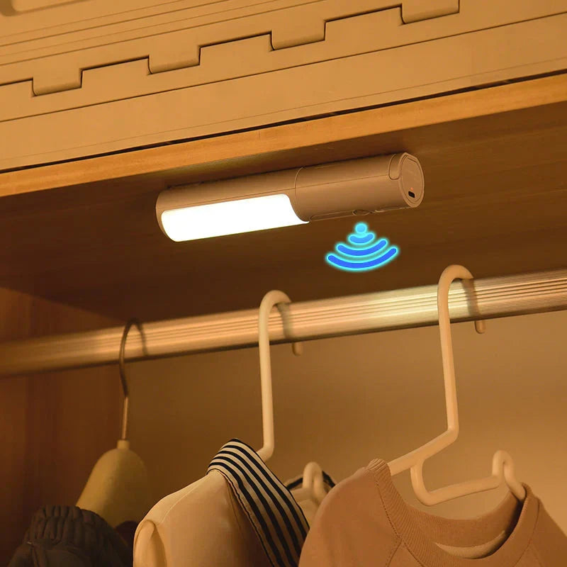 Compacte draadloze LED nachtlamp met bewegingssensor. Geschikt als slaapkamer, hal of kinderkamer verlichting.