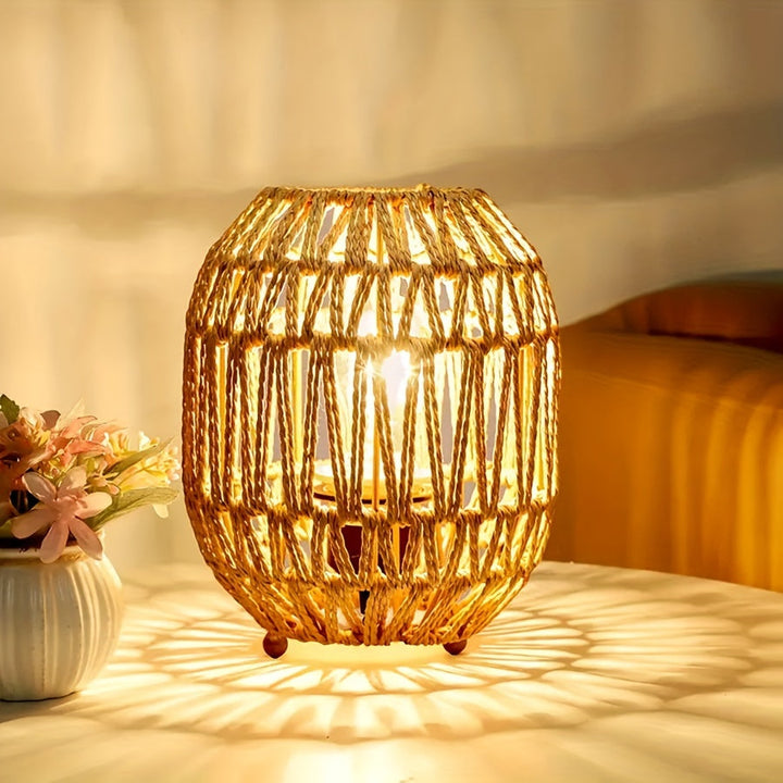 Bohemian rotan tafellamp, handgemaakt voor sfeervolle verlichting in slaapkamer of woonkamer.