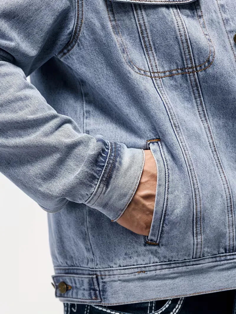 Open gedragen heren spijkerjack met lange mouwen, casual en veelzijdig voor lente en herfst outfits.