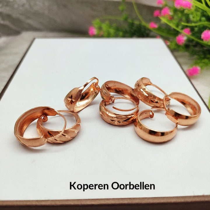 Elegante dames oorbellen met roségouden textuur en koperen afwerking, perfecte mode accessoire.