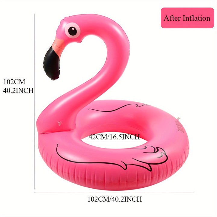 Lachende tiener geniet van zomer op opblaasbare flamingo zwembad float, perfect voor recreatie en water speelgoed.