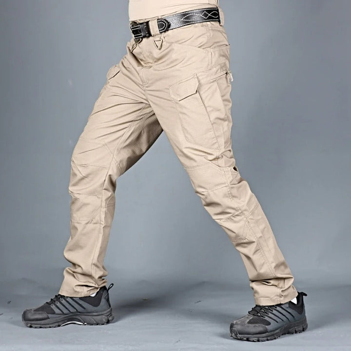 Veelzijdige waterdichte heren outdoorbroek David, ideaal voor wandelen, trekking en dagelijks gebruik.