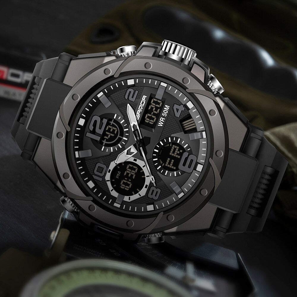 Achterkant van het multifunctionele herenhorloge met roestvrijstalen deksel, waterbestendig en duurzaam.