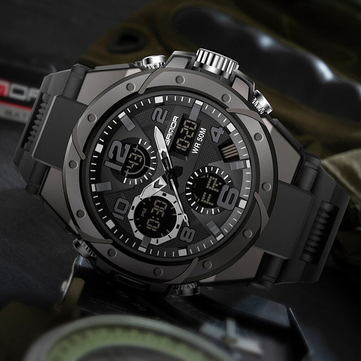 Achterkant van het multifunctionele herenhorloge met roestvrijstalen deksel, waterbestendig en duurzaam.