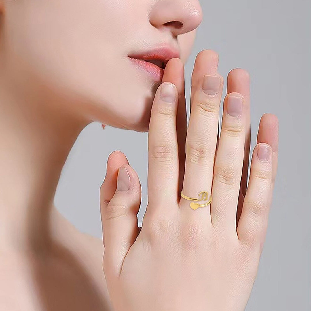 Gepersonaliseerde letterring dames, goudkleurig, hart design, mode sieraad.