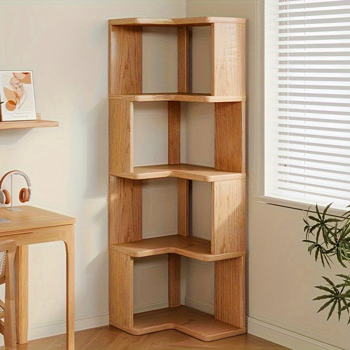 Massief houten hoekkast met meerdere planken, ideaal voor ruimtebesparende opslag in elk interieur.