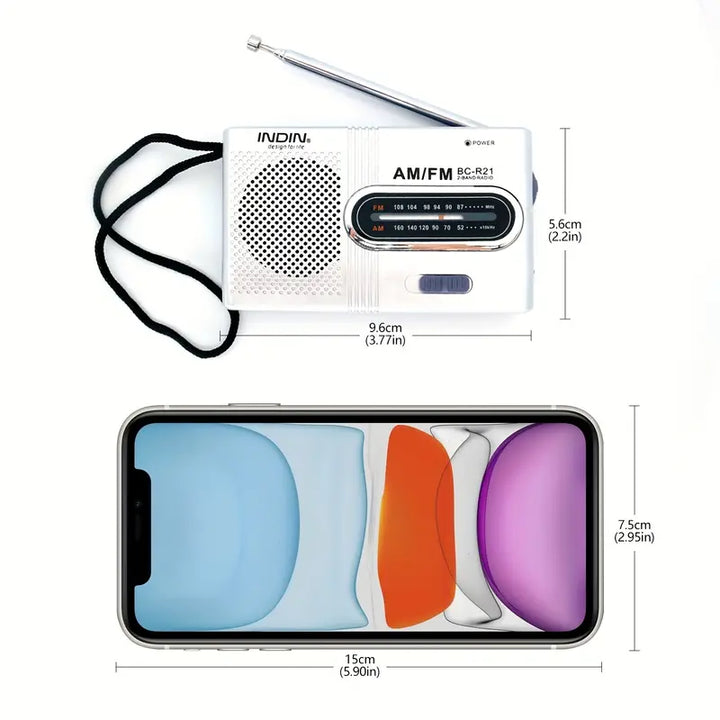 Compacte zilveren AM/FM radio met helder stereo geluid, ideaal voor kamperen, reizen en buitenactiviteiten.