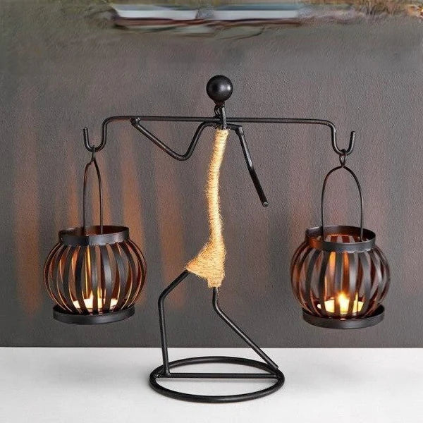 Prachtige retro metalen kandelaar, ideaal als stijlvol cadeau of sfeervolle woondecoratie voor thuis.