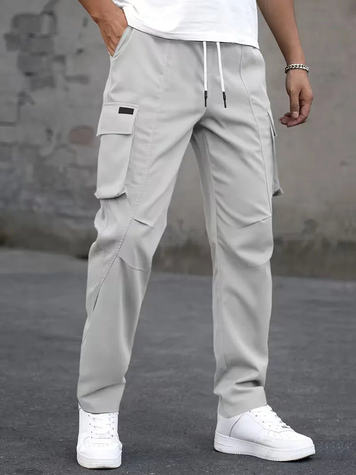 Heren cargo broek zwart, comfortabel met elastische tailleband, ideaal voor streetwear.