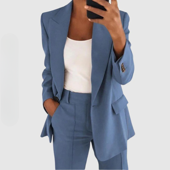 Professionele dames blazerset, comfortabel dankzij semi-stretch. Perfect als formeel pak of stijlvolle kantooroutfit.