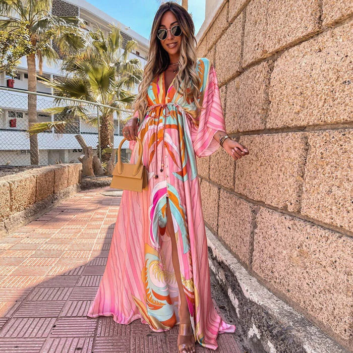 Stijlvolle Zamara dames strandjurk met levendige print, perfect voor zomerse dagen en vakanties aan zee.