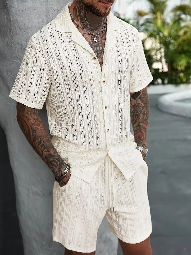 Zomerse heren set: jacquard shirt met korte mouwen en comfortabele gebreide shorts. Ideaal als strand- of vakantiekleding.