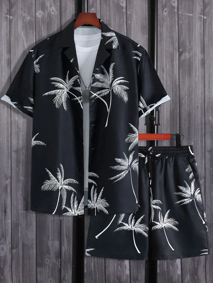 Trendy herenmode tweedelige zomerset met palmprint. Een stijlvolle en comfortabele keuze voor de zomer.