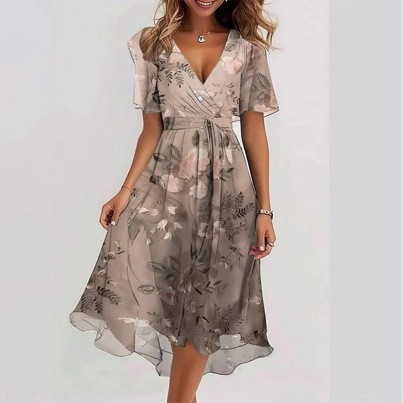 Elegante damesjurk met bloemenprint, V-hals, korte mouwen en comfortabel A-lijn silhouet.