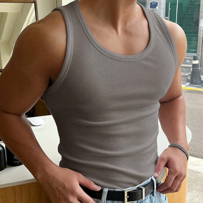 "Ademende heren tanktop voor zomer, lichtgrijs, mouwloos, luchtige stof, comfortabele en stijlvolle, ideaal voor warme dagen.
