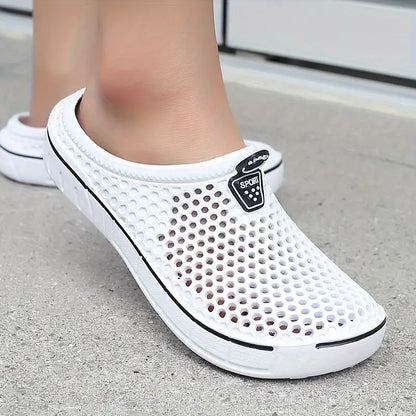 "Ademende herenclogs in sportieve stijl, lichtgewicht en flexibel, ideaal voor actieve dagen en vrije tijd."