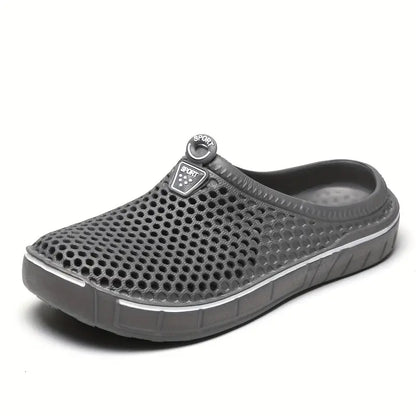"Ademende herenclogs in sportieve stijl, lichtgewicht en flexibel, ideaal voor actieve dagen en vrije tijd."