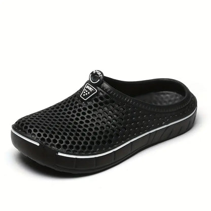 "Ademende herenclogs in sportieve stijl, lichtgewicht en flexibel, ideaal voor actieve dagen en vrije tijd."