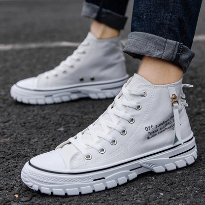 "Ademende high-top sneakers voor mannen, modern design in zwart, canvas bovenmateriaal met rubberen zool."