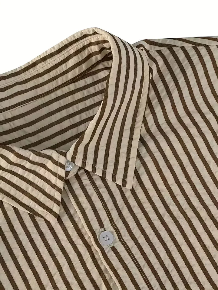 Elegant heren overhemd met verticale strepen, lange mouwen. Geschikt als smart-casual kleding voor elke dag.