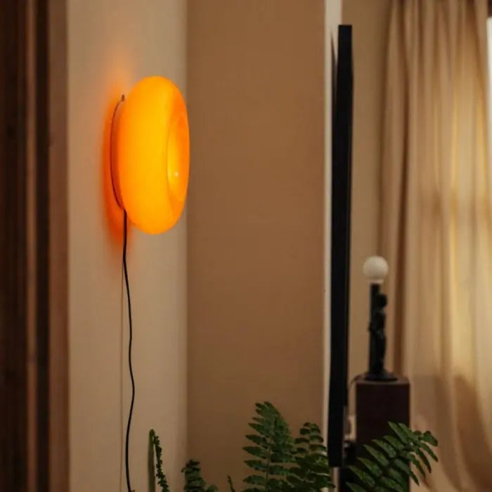 Sfeervolle donut lamp met dimbare LED, gemaakt van glas, modern design voor woonkamer.