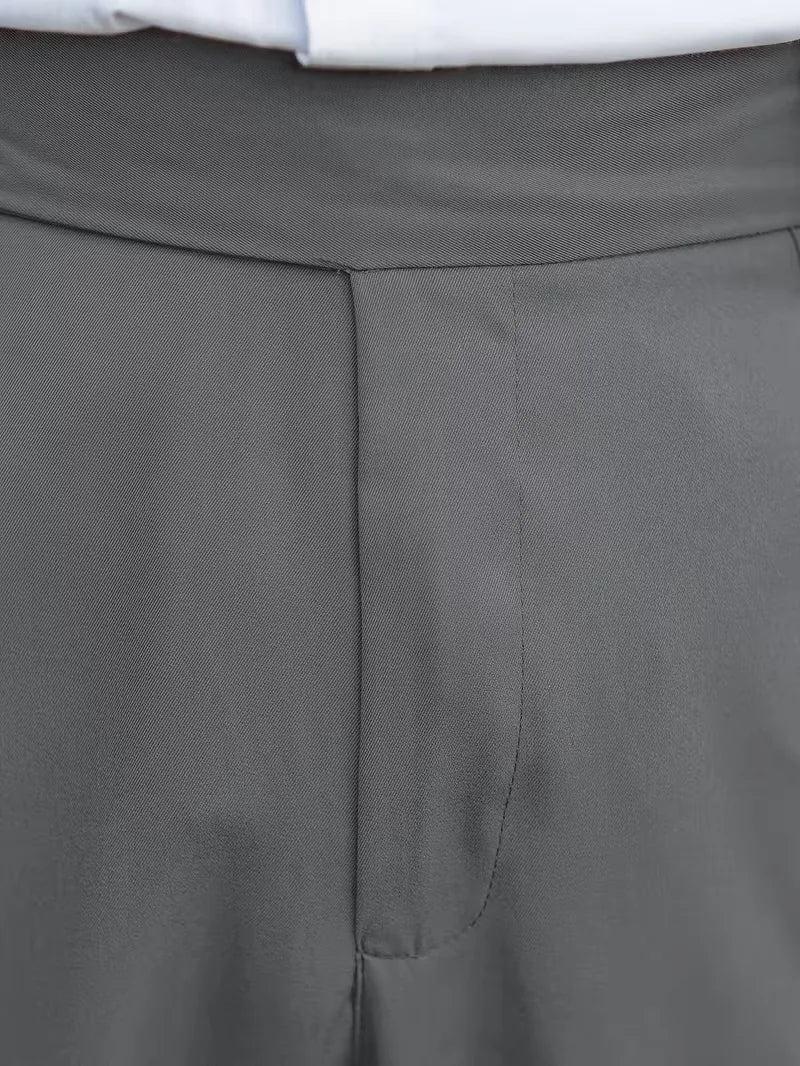 Modieuze heren pantalon, straight leg, smart casual, volgt de laatste trends.