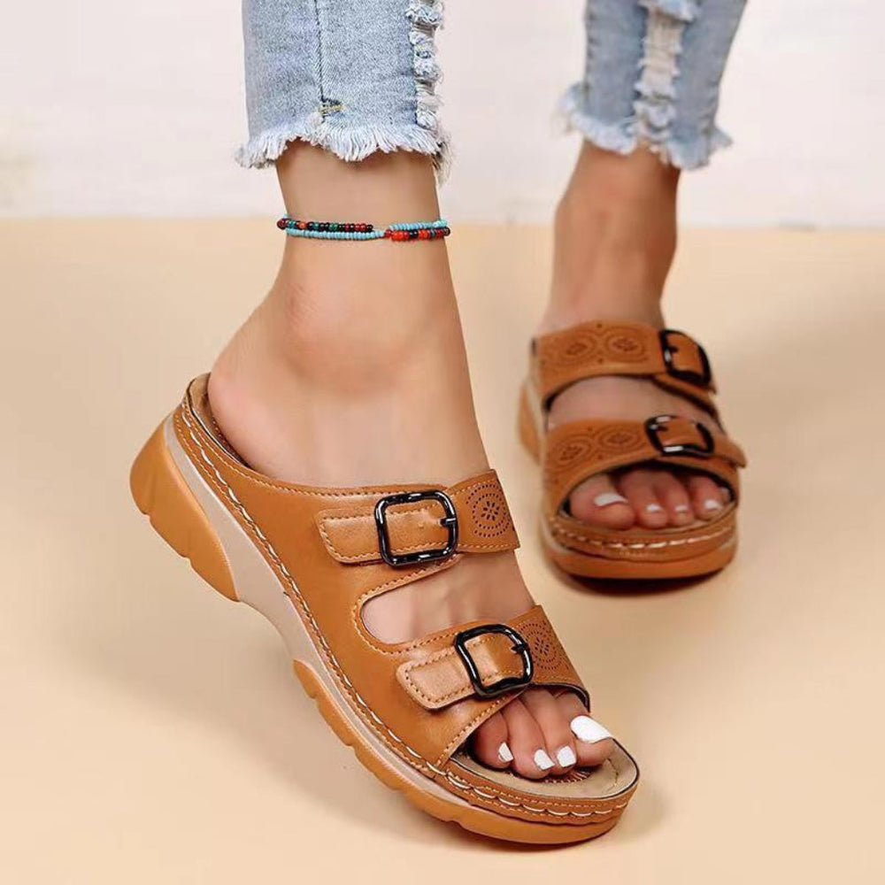 Lichtblauwe comfortabele dames sleehaksandalen met sleehak (grote maten), ideaal voor casual zomerse dagen.