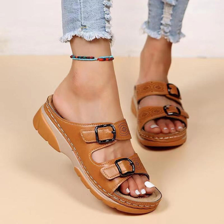 Lichtblauwe comfortabele dames sleehaksandalen met sleehak (grote maten), ideaal voor casual zomerse dagen.