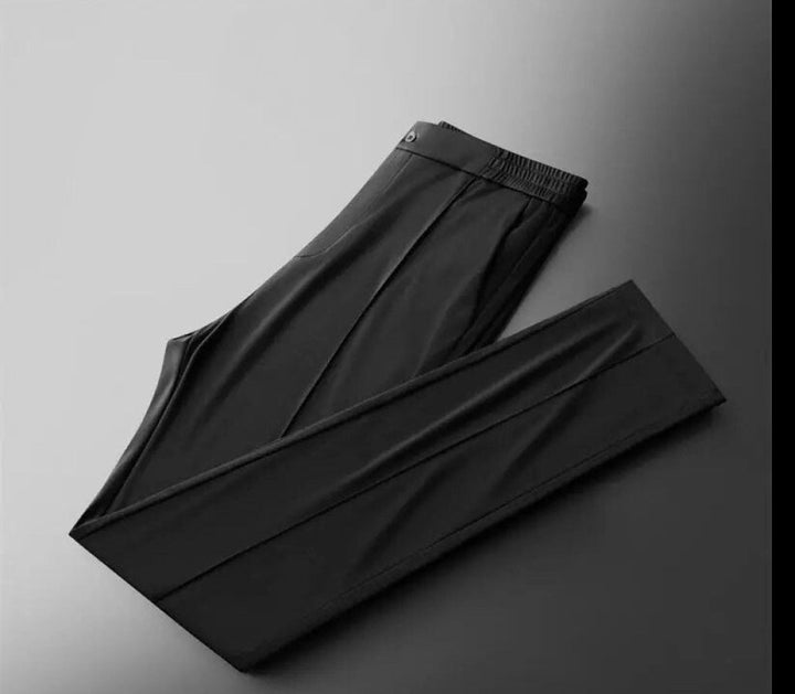 Casual zomerse outfit voor mannen: luxe tweedelige set met stijlvolle polo en comfortabele pantalon.
