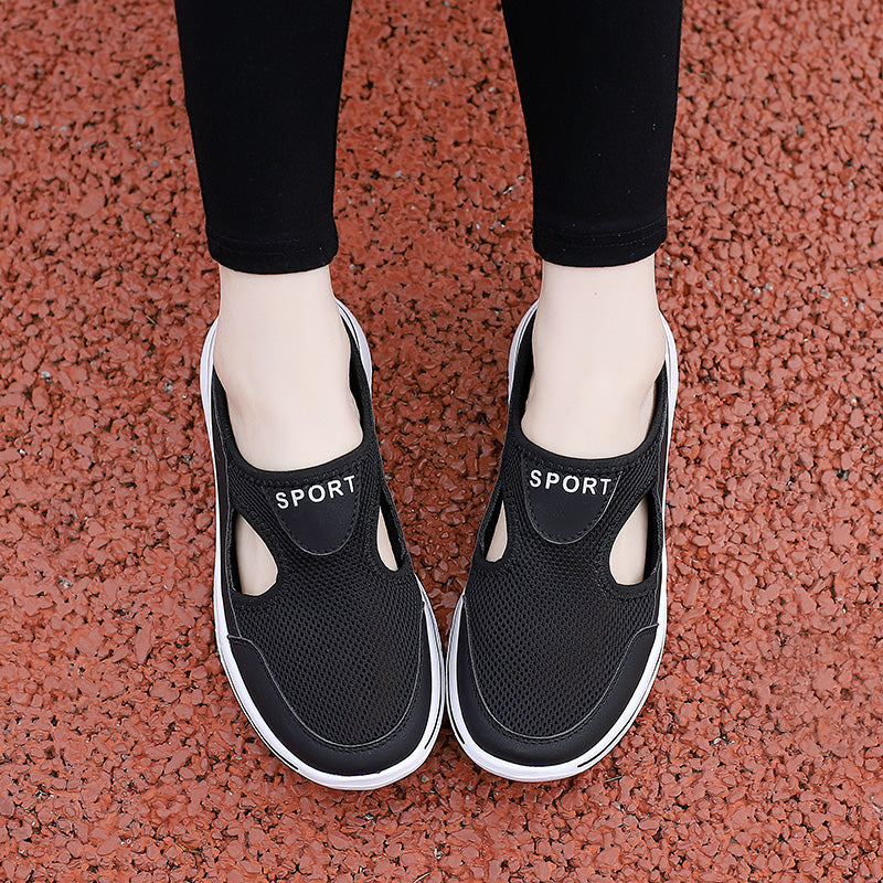 Zwarte slip-on loafers, unisex model. Ademend en comfortabel, ontworpen voor gemak en ondersteuning.