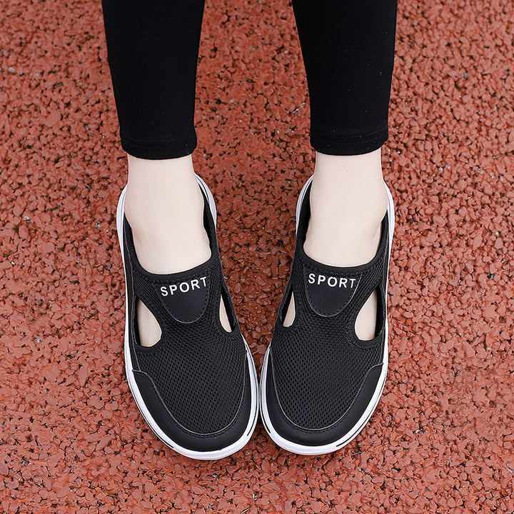 Zwarte slip-on loafers, unisex model. Ademend en comfortabel, ontworpen voor gemak en ondersteuning.