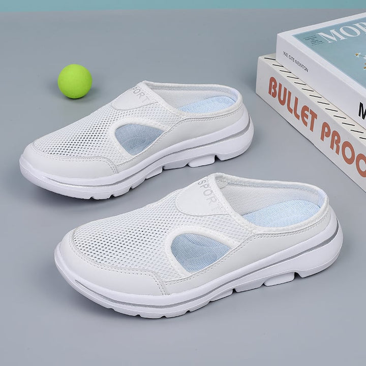 Vooraanzicht van grijze unisex instappers. Ademende en comfortabele slip-ons, ideaal als lichte wandelschoenen.
