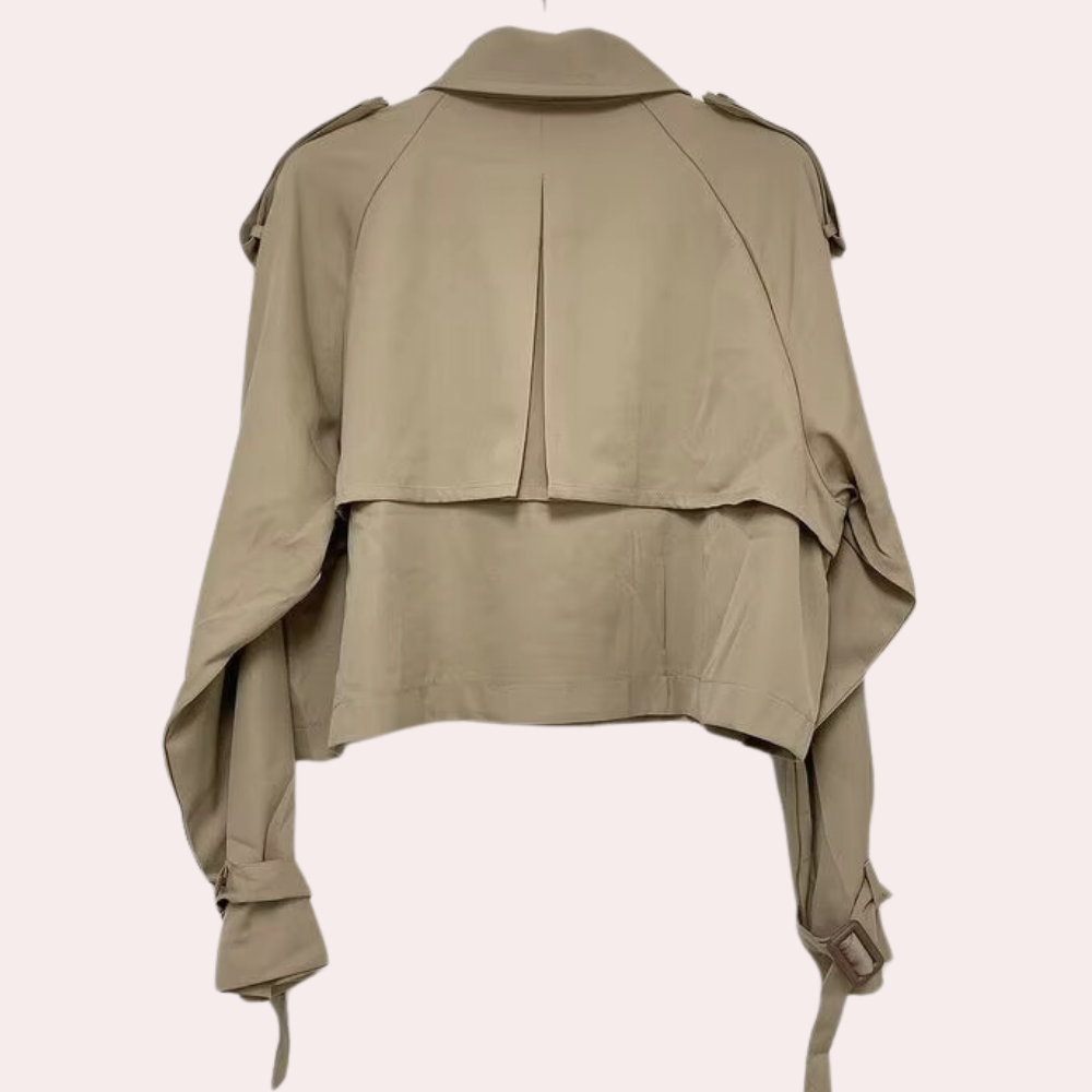 Comfortabele korte damesjas met moderne uitstraling, de Sienna is een veelzijdige casual jas voor dames.