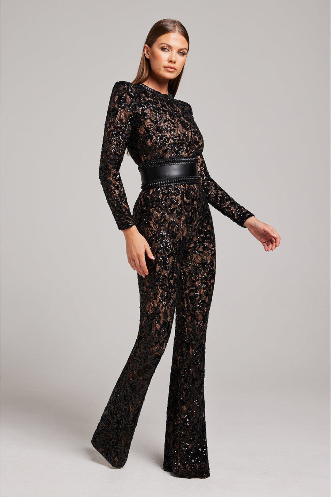 Zwarte elegante damesjumpsuit, ideaal voor gala's en formele feesten.