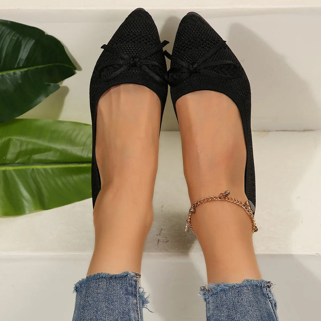 Dames comfortschoenen: puntige instap ballerina's met platte hak voor een moeiteloze, chique uitstraling.