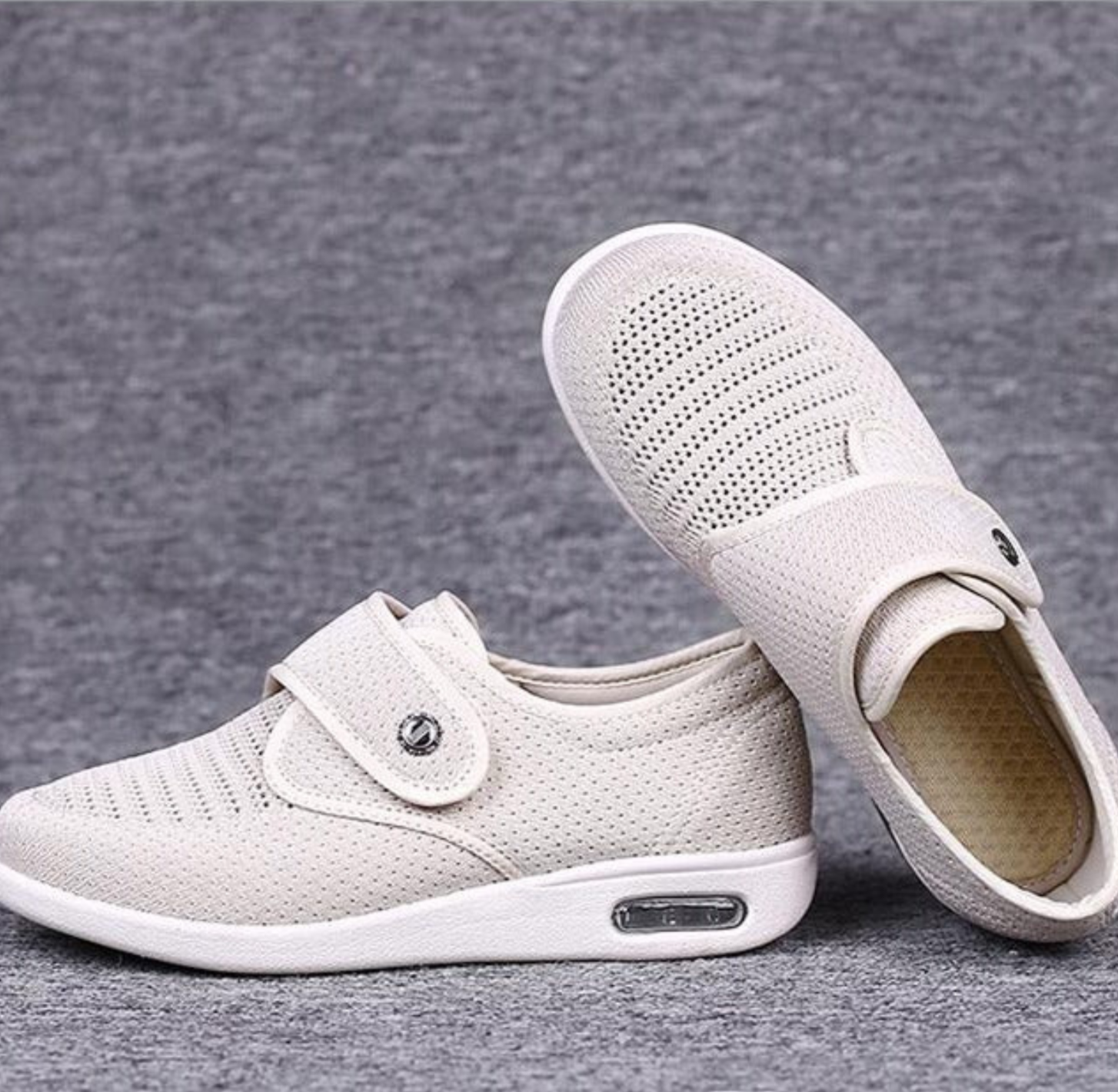 "Anika brede diabetische schoenen in zwart, bruin en donkerblauw, met comfortabele, ruime pasvorm voor gevoelige voeten."