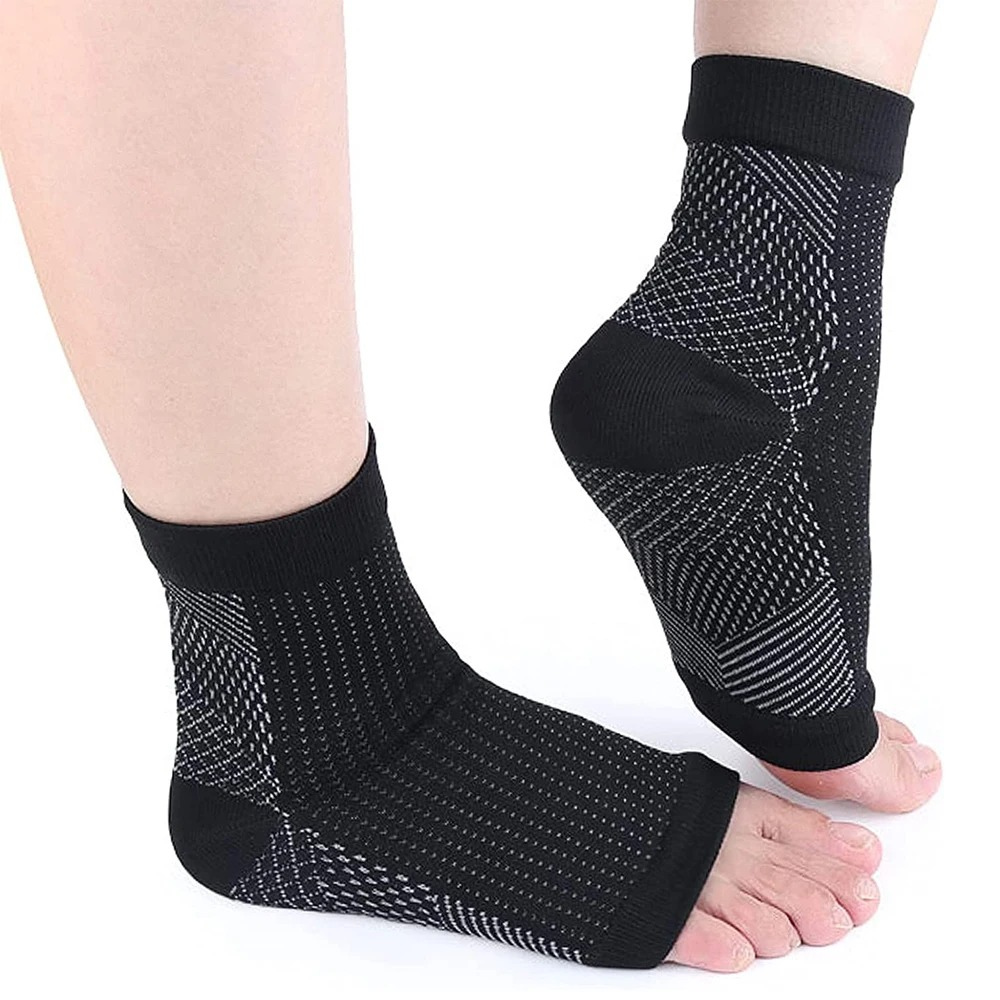 Compressiekousen specifiek voor fasciitis plantaris en neuropathie, bieden gerichte pijnverlichting en voetondersteuning.