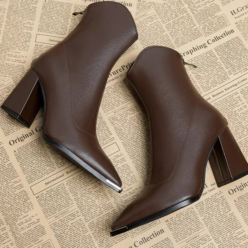 Orthopedische westernstijl dameslaarzen met comfortabele blokhak en puntneus, perfect voor een stoere look.